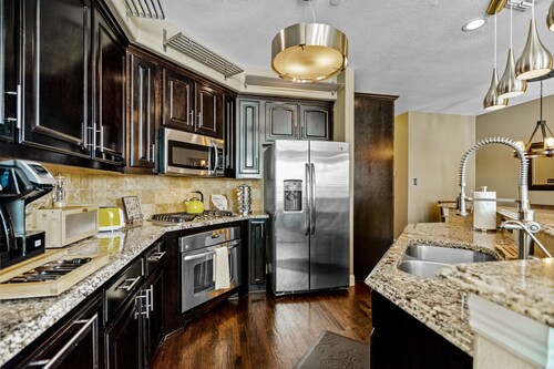 "New" Luxury & Highly furnished upscale w Patio, Garage & fireplace.