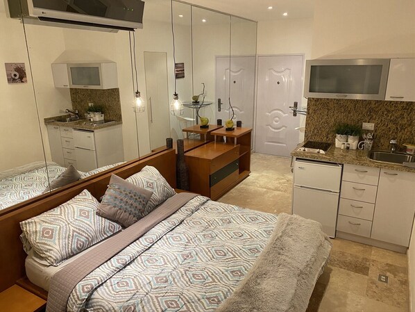 1 chambre, fer et planche à repasser, Wi-Fi gratuit, draps fournis