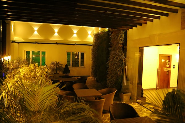 Vista frontal de la propiedad