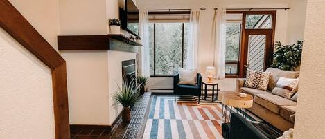 Lareira, DVD player, monitores de computador