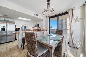 Dining - COME RELAX IN COMFORT, GREAT FOR FAMILIES- Phoenix VI 415 (Orange Beach)