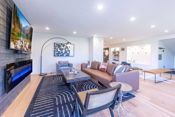 Smart TV, fireplace, stereo