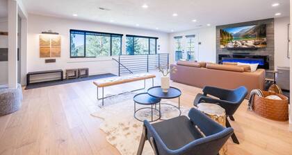 5-Star Designer Penthouse | Hot Tub | Pool | No Car Needed - Steps to Free Shuttle
