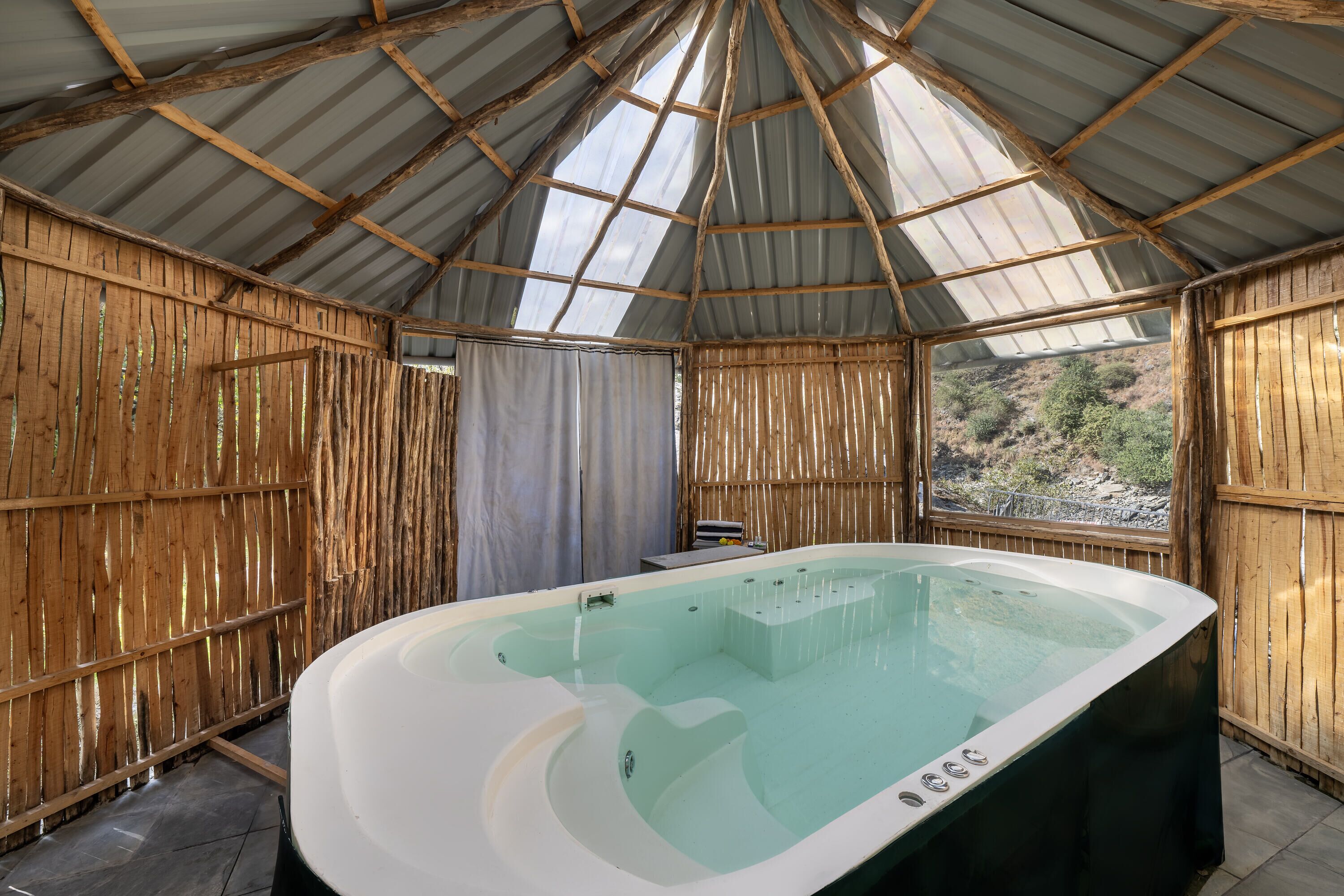 Bañera de hidromasaje exterior