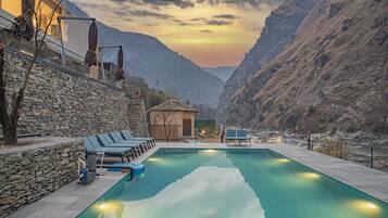 Kolam renang outdoor