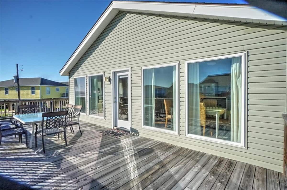 Cozy and Clean steps from the beach. Gulf views <3