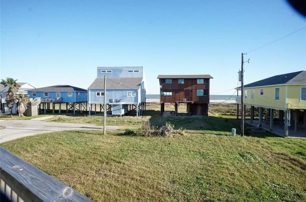 Exterior - Cozy and Clean steps from the beach. Gulf views <3 (Freeport)