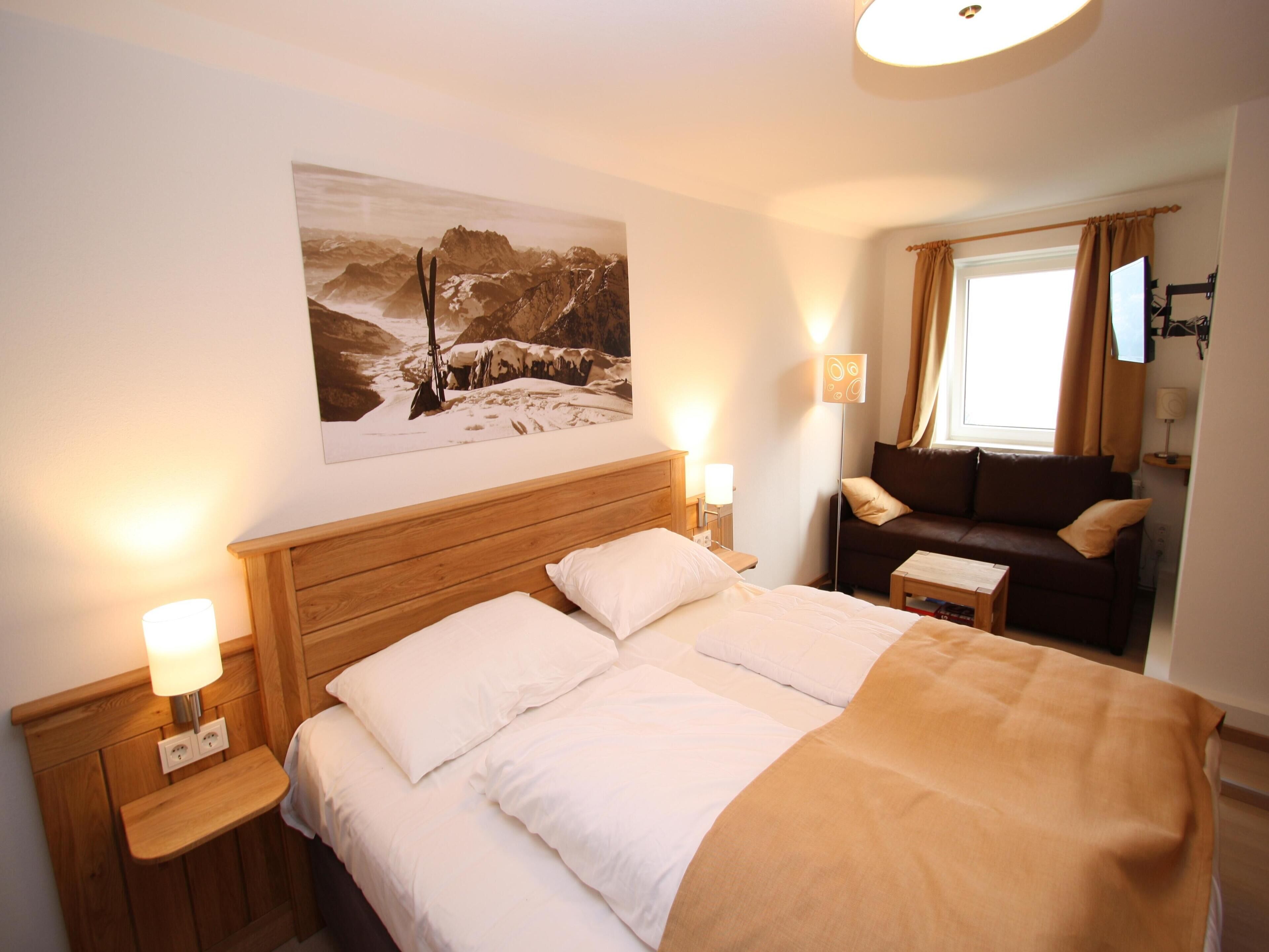 4 bedrooms, iron/ironing board, internet