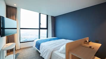 Kamar Double Superior, 1 Tempat Tidur Double, pemandangan samudra | Selimut bulu angsa, meja kerja, dan ruang kerja ramah laptop