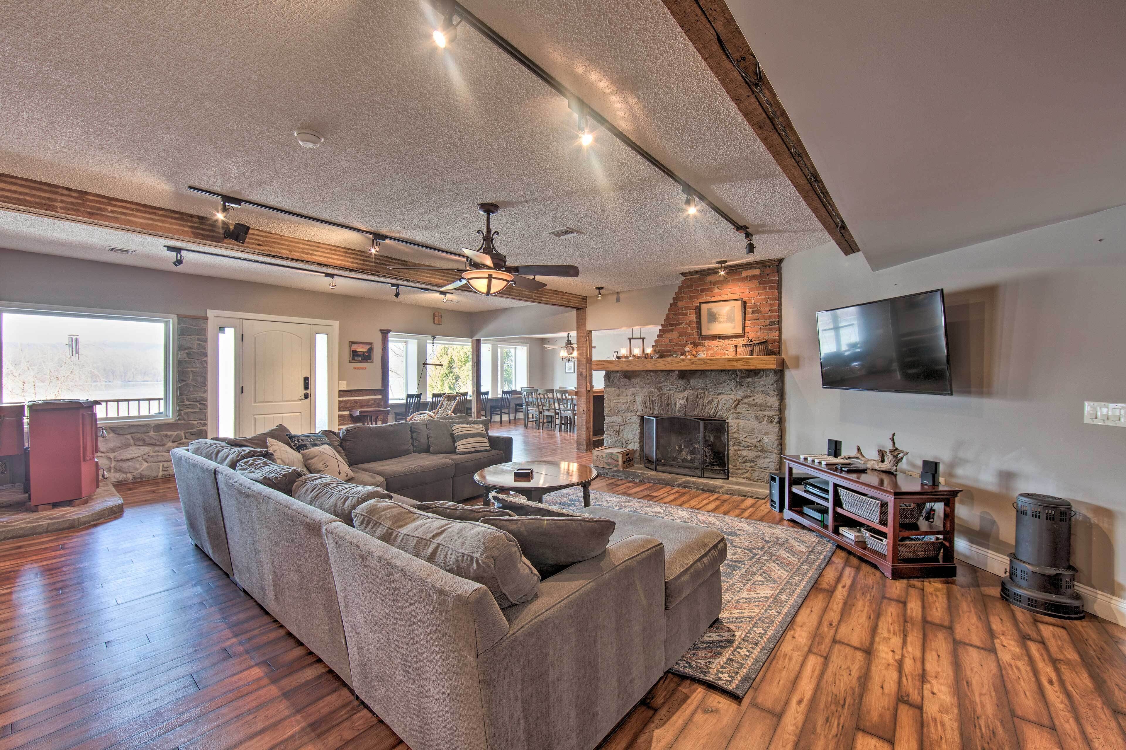 Spacious Pequea Retreat w/ Dock & Hot Tub!