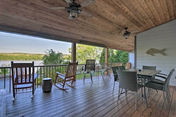 Pequea Vacation Rental | 4BR | 3BA | Stairs Required for Entry | 3,800 Sq Ft
