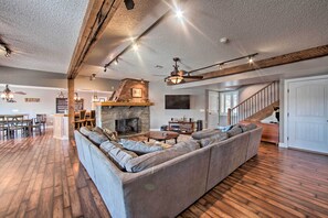 TV, fireplace, books, stereo - Dock & Hot Tub: Susquehanna River Retreat! (Pequea)