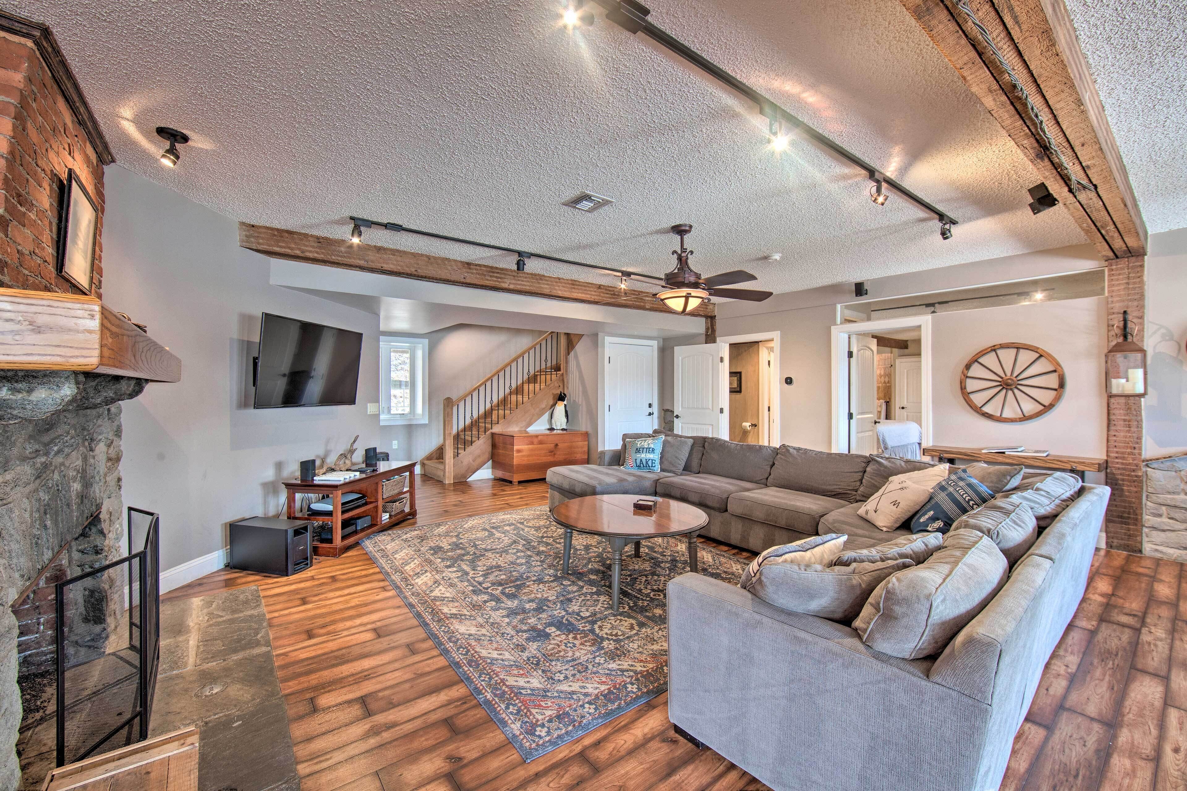 Spacious Pequea Retreat w/ Dock & Hot Tub!