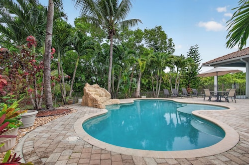 Prodigious 4 Bedroom, 4.5 Bathroom Manor w/ Pool