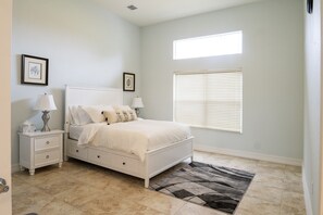 4 Schlafzimmer, Reisekinderbett, kostenloses WLAN, Bettwäsche