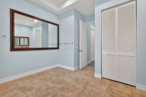 Interior - Prodigious 4 Bedroom, 4.5 Bathroom Manor w/ Pool (Southwest Ranches)