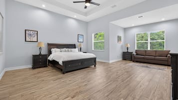 4 bedrooms, travel crib, WiFi (free), bed sheets