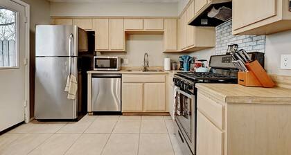 Pet & Family-Friendly | Newly Remodeled 3BR/2.5BA | Close to i35, Park, Trails