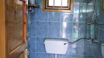 Standard Room | Bathroom | Combined shower/bathtub, towels