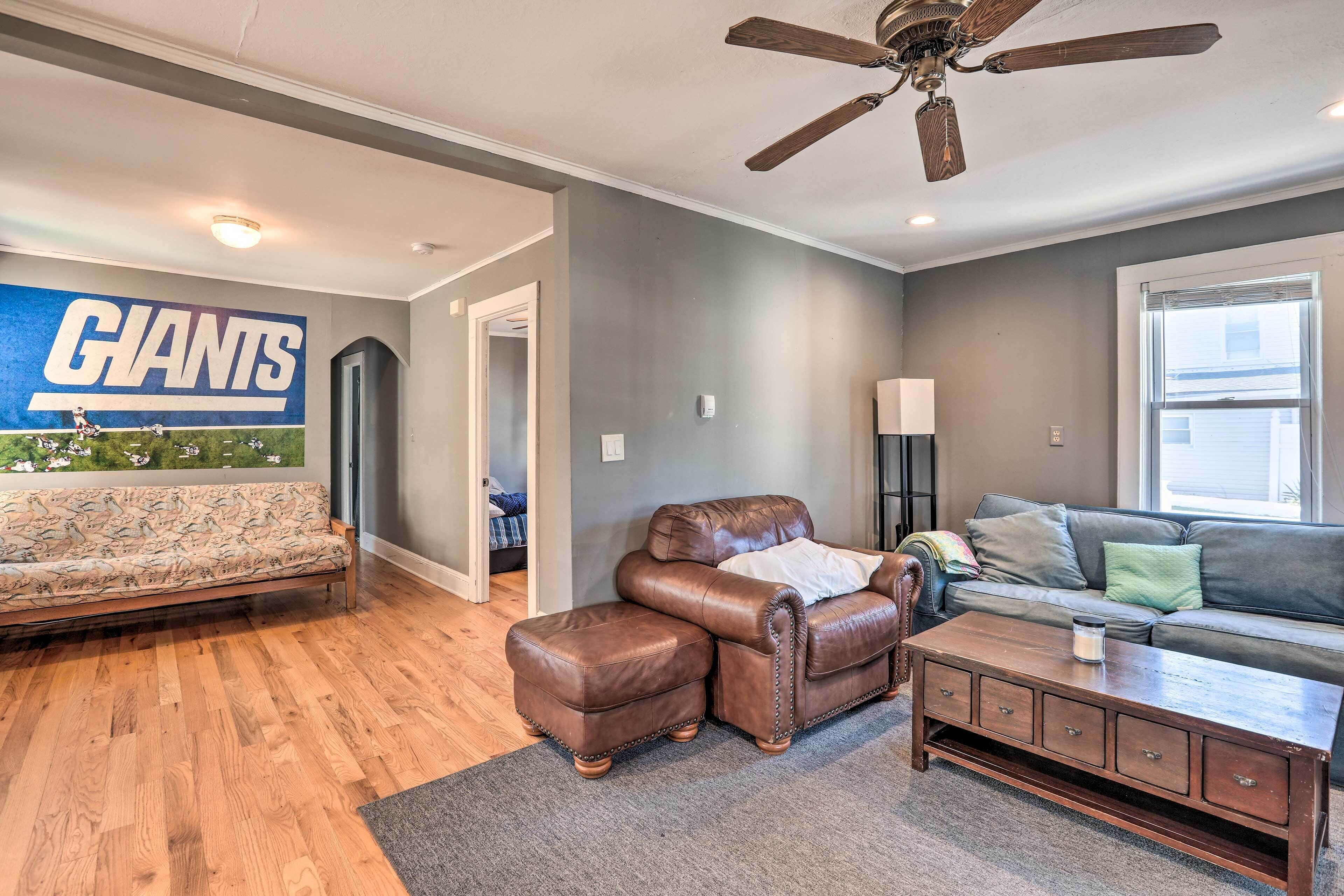 Pet-Friendly Belmar Cottage < 1 Mi to Beach!