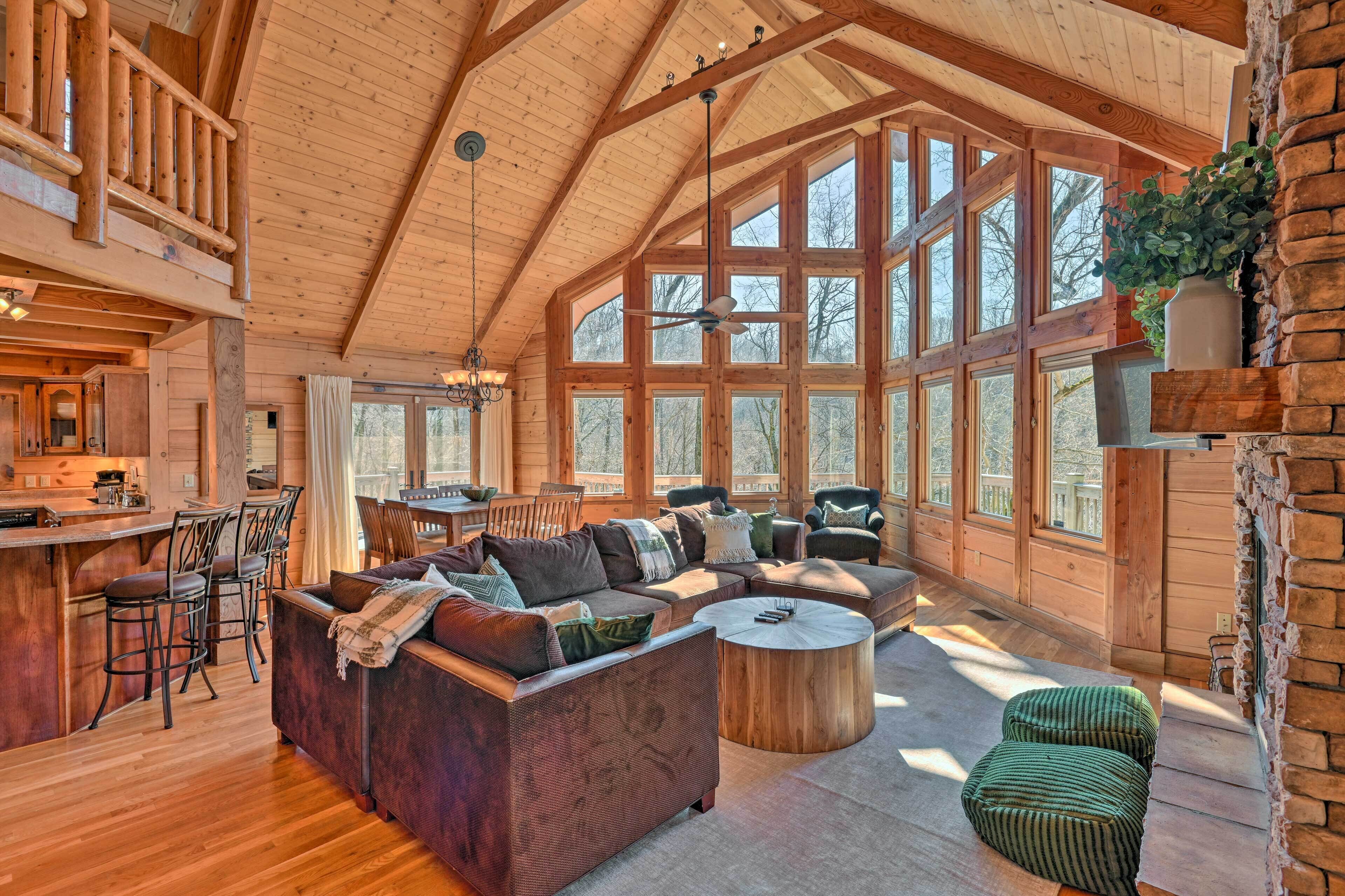 Center Hill Lake Cabin w/ Wraparound Deck!