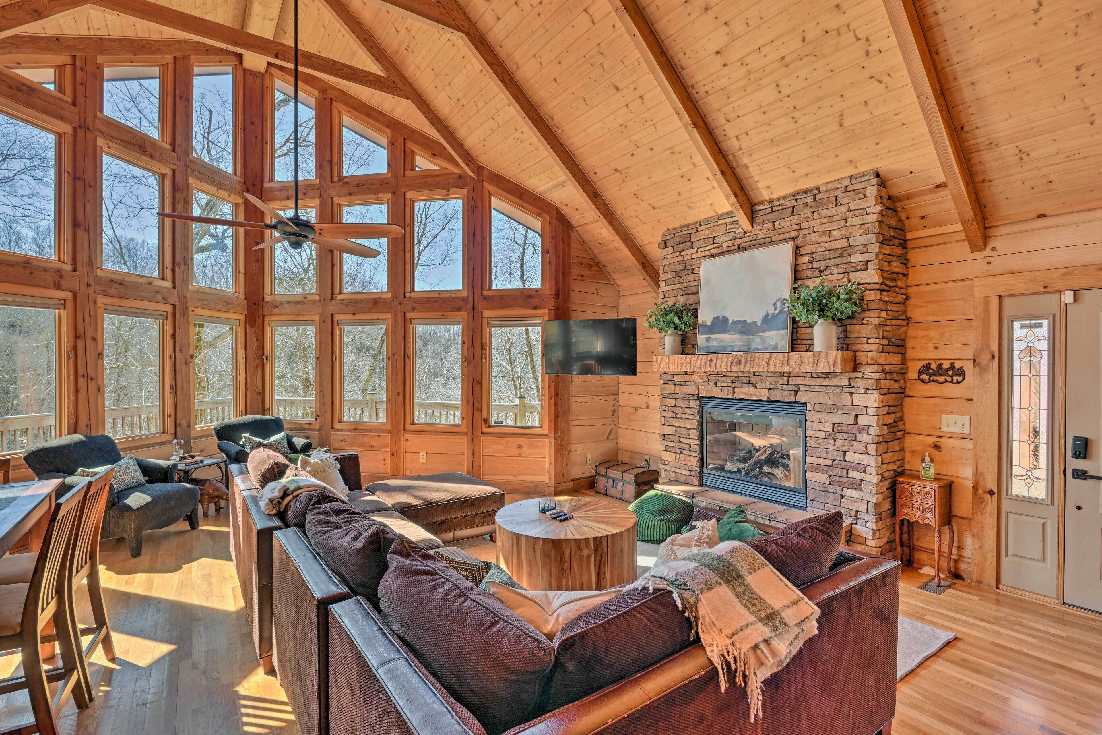 Center Hill Lake Cabin w/ Wraparound Deck!