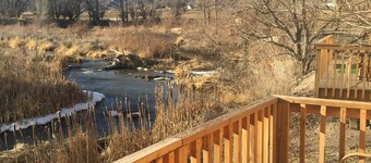 Charming WoodlandCabin with Stunning River Views!