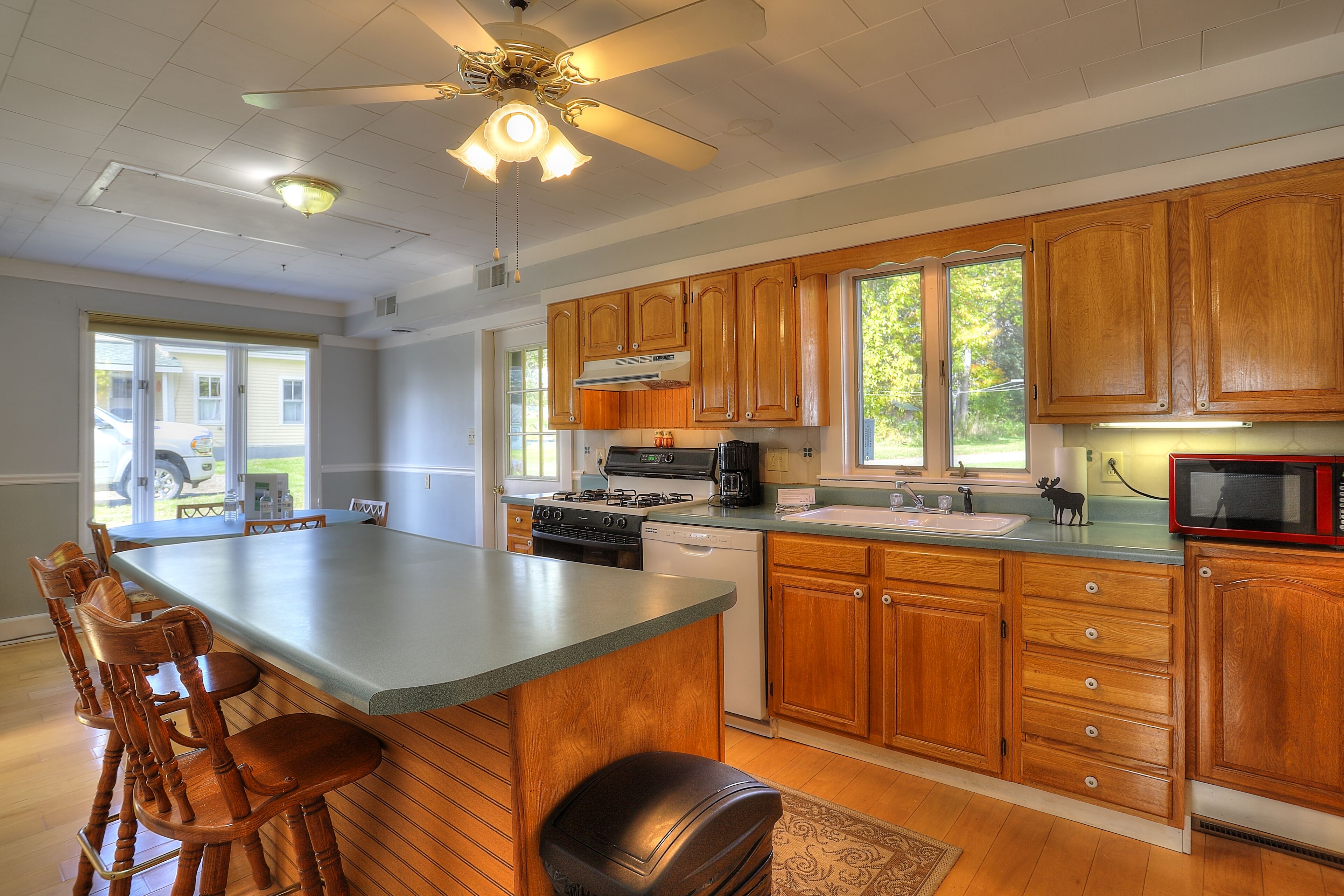 Kühlschrank, Mikrowelle, Ofen, Geschirrspüler