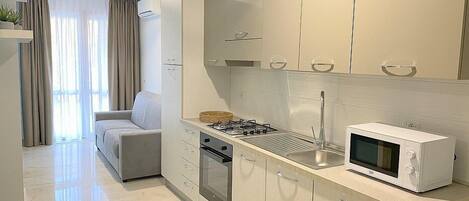 Stovetop, coffee/tea maker, cookware/dishes/utensils, freezer