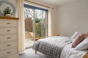 3 habitaciones, tabla de planchar con plancha, wifi y ropa de cama 