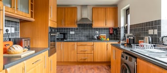 Kernow House - a house that sleeps 7 guests in 3 bedrooms