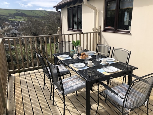 Kernow House  -  a house  that sleeps 7 guests  in 3 bedrooms