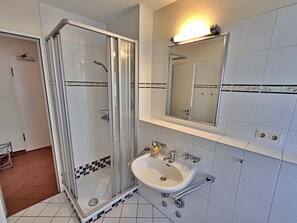 Ducha, secador de pelo, toallas