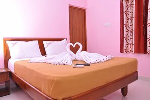 Egyptian cotton sheets, premium bedding, free WiFi