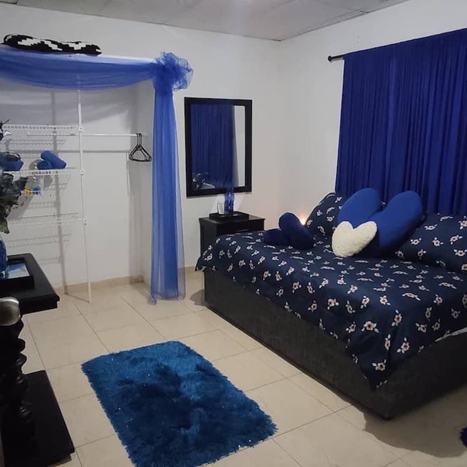 Mi casa, Tu casa / 2 bedroom with BALCONY ! Beach is walking distance 