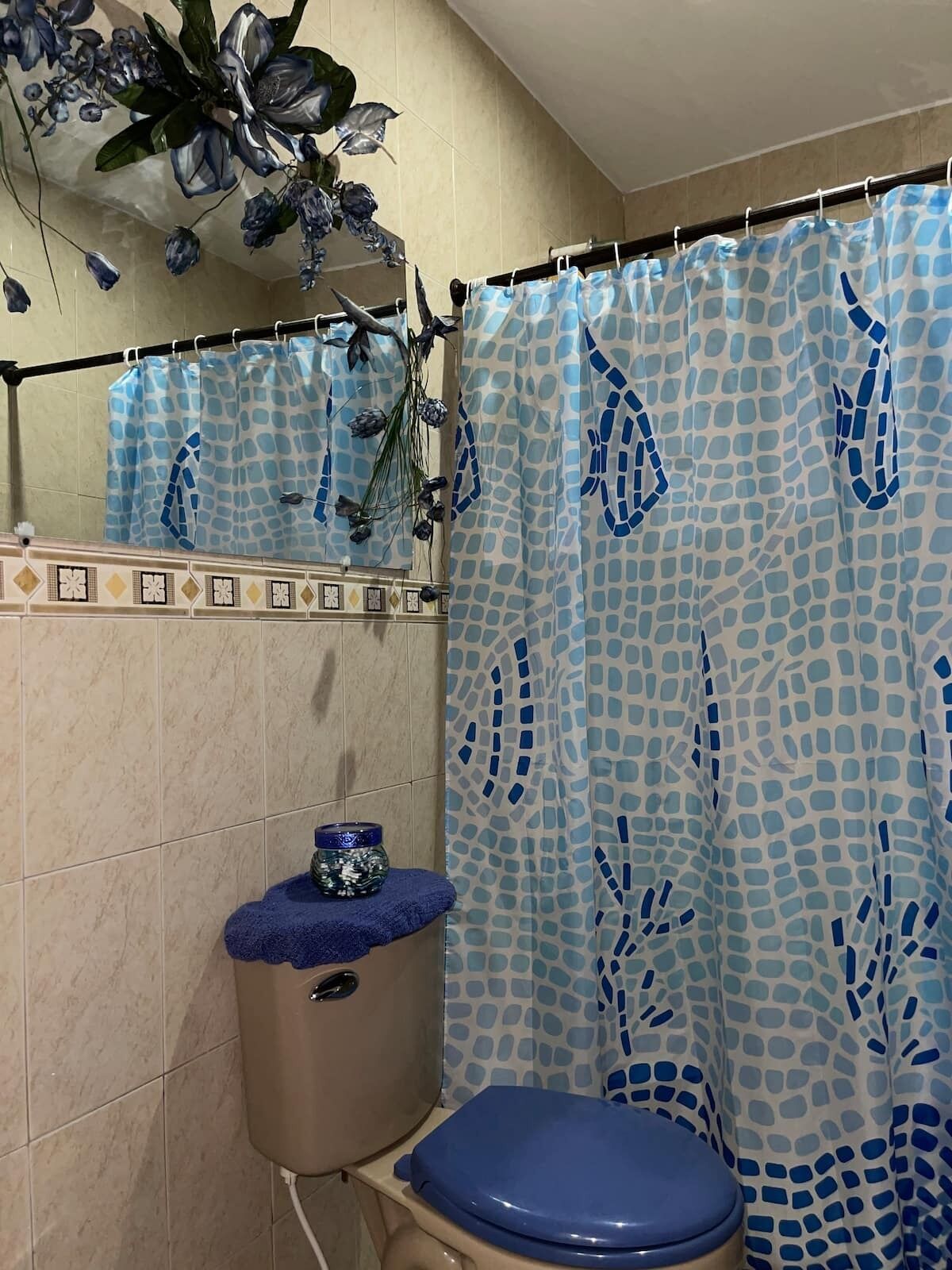 Mi casa, Tu casa / 2 bedroom with BALCONY ! Beach is walking distance 