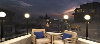 Aprilis Deluxe Hotel