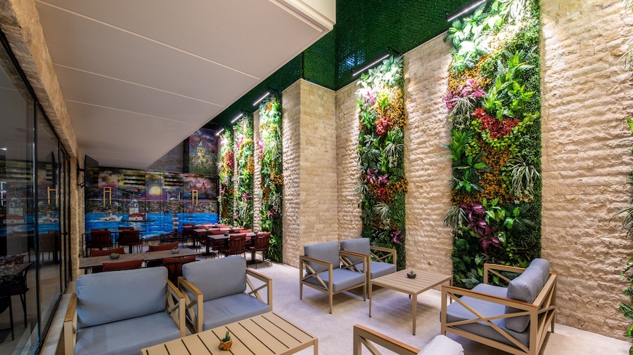 Aprilis Deluxe Hotel