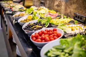 Free daily buffet breakfast 