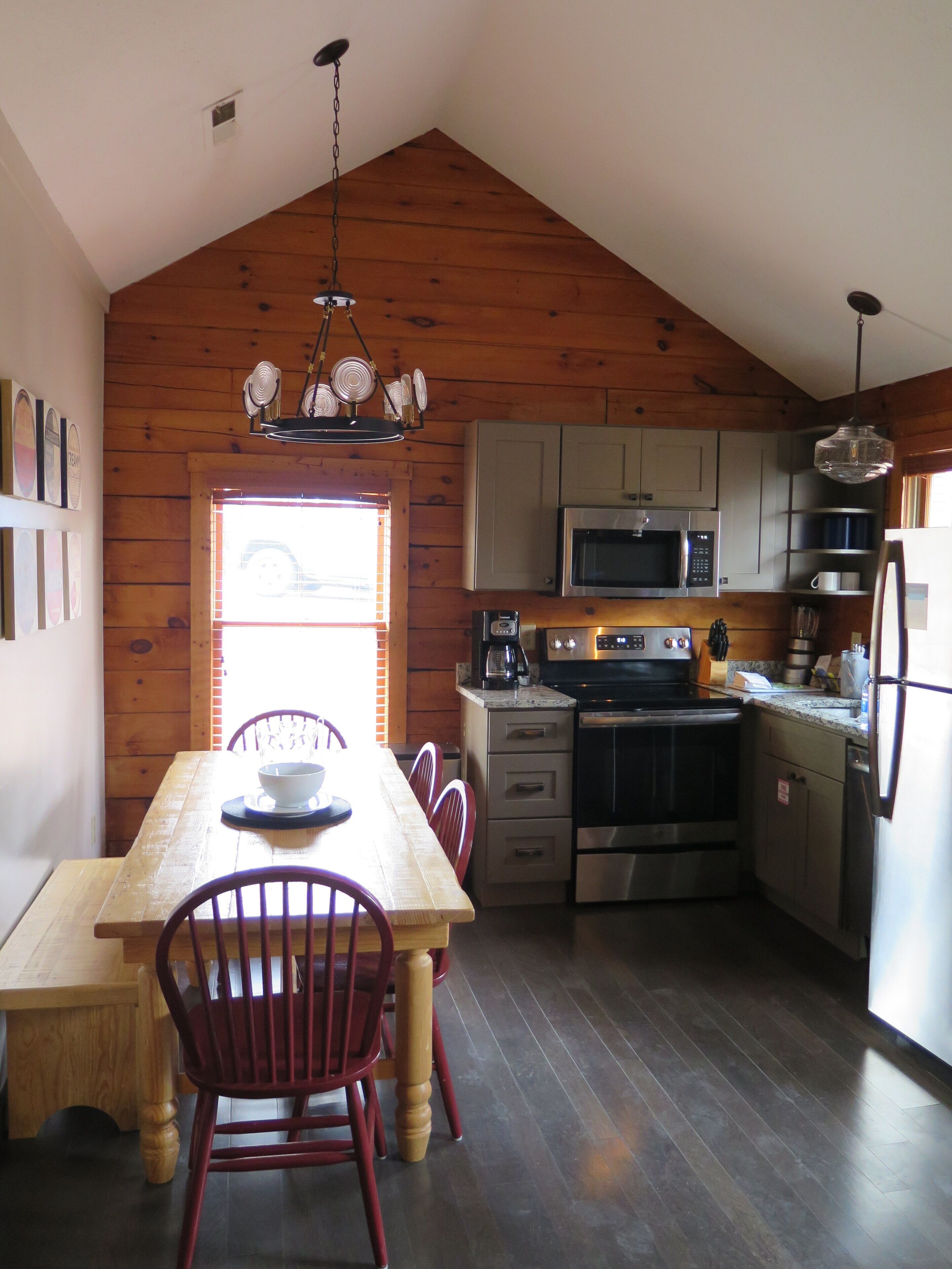 Shenandoah Crossing Resort - 2 bedroom fully furnished Cabin