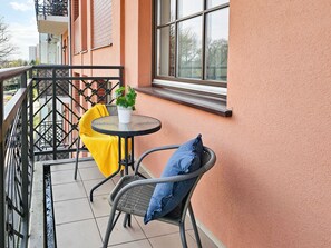 Unclassified image, 3 of 25, button