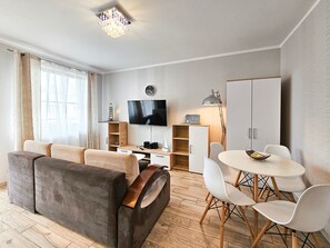 Unclassified image, 5 of 25, button