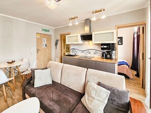 Unclassified image, 4 of 25, button