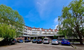 Unclassified image, 2 of 25, button