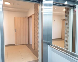 Unclassified image, 2 of 24, button