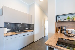 Fridge, oven, dishwasher, coffee/tea maker