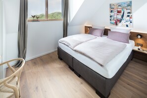 2 bedrooms, in-room safe, desk, travel crib