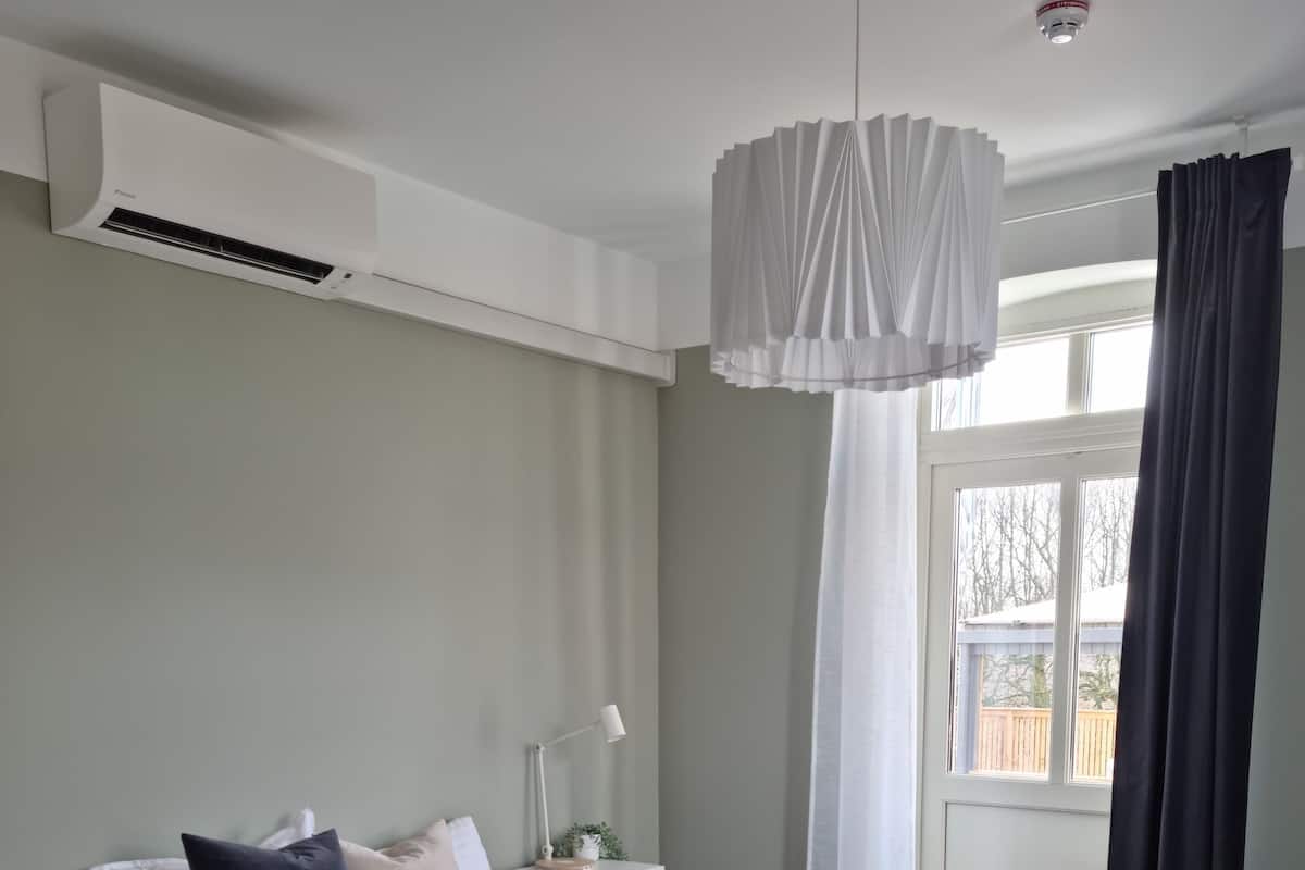 Habitación doble superior | Cuna de viaje, wifi gratis y ropa de cama