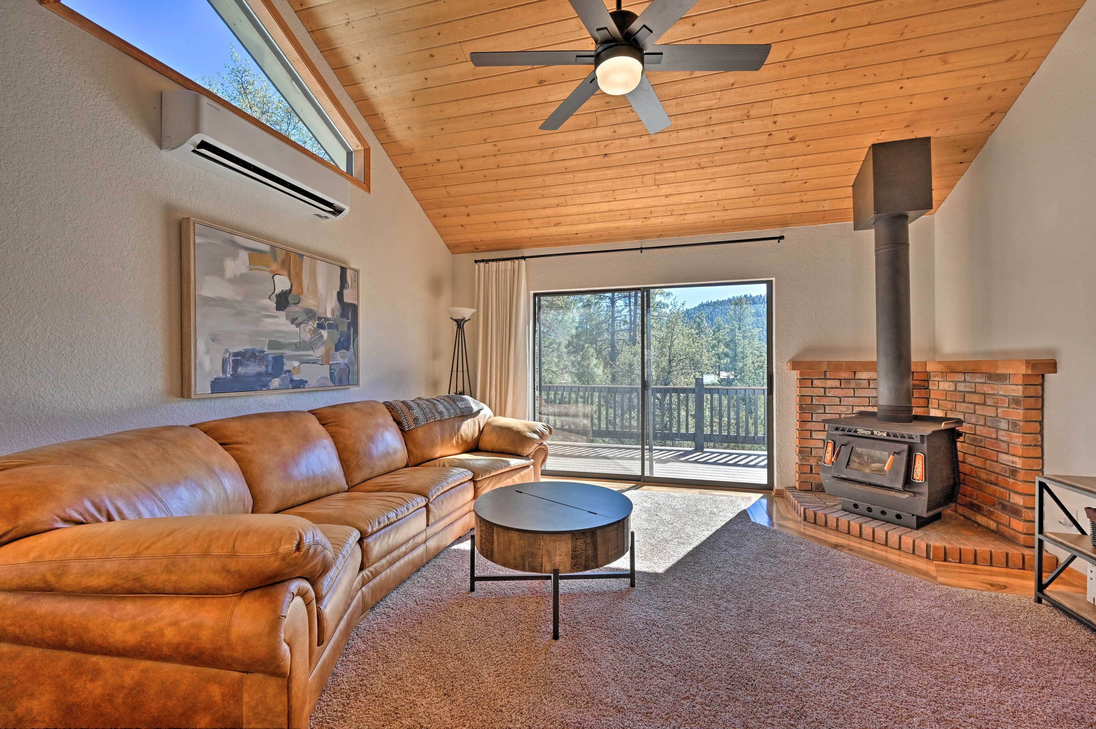 Airy Pine Escape w/ Pool Table, Near Hiking!