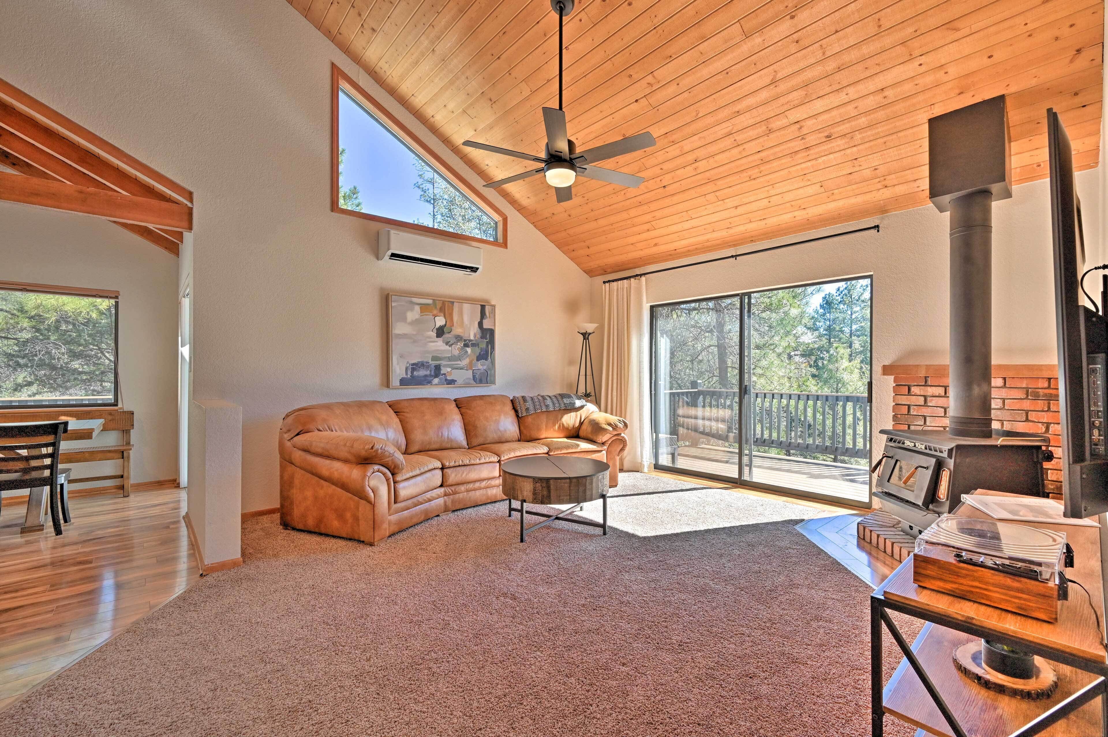 Airy Pine Escape w/ Pool Table, Near Hiking!